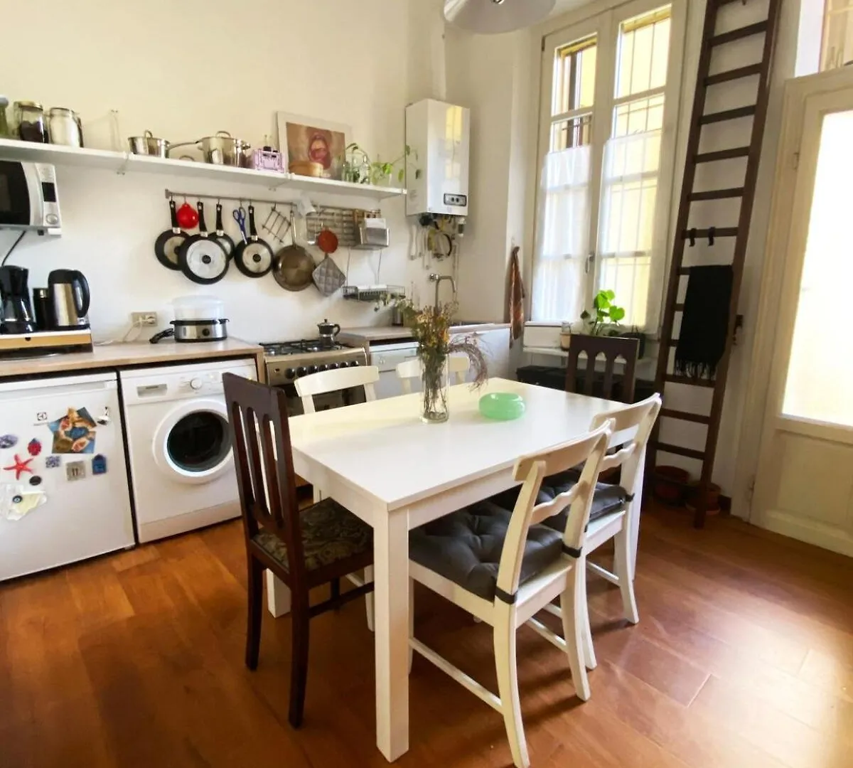 شقة Cozy Loft In The Heart Of ميلان